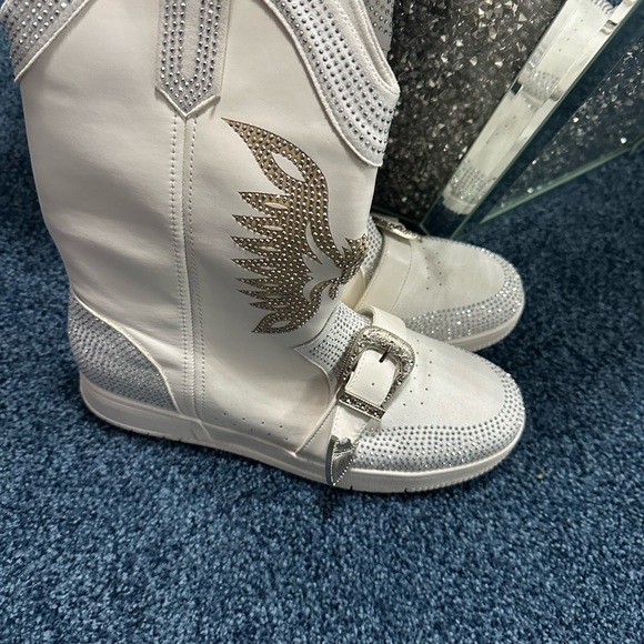 Cape Robbin White or black Boots with Silver Accents - Picture 2 of 14